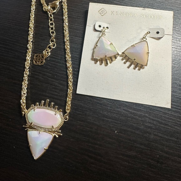VGUC Kendra Scott Custom Gold and White Iridescent Necklace & Earrings - Picture 1 of 4